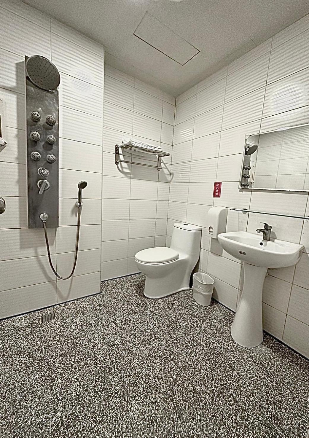 Walker Hotel - Zhengyi 3*